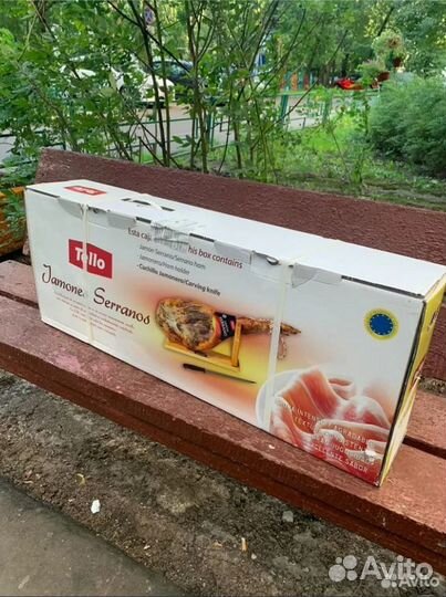 Хамон серрано на кости