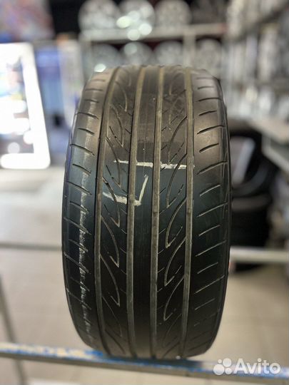 Yokohama Advan Fleva V701 235/40 R18 95W