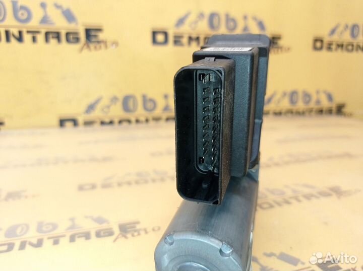 Моторчик стеклоподъёмника задний правый Passat B5