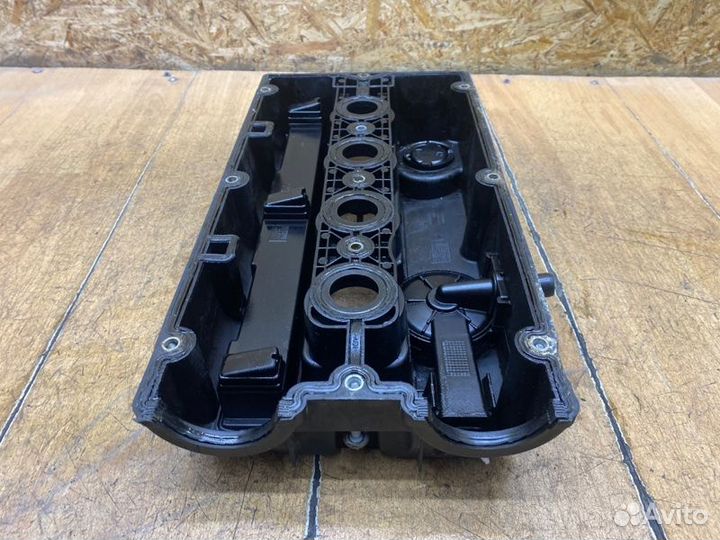 Крышка клапанов Opel Zafira B Z16XE1 2008