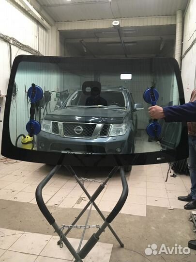 Лобовое стекло на Nissan Pathfinder r51