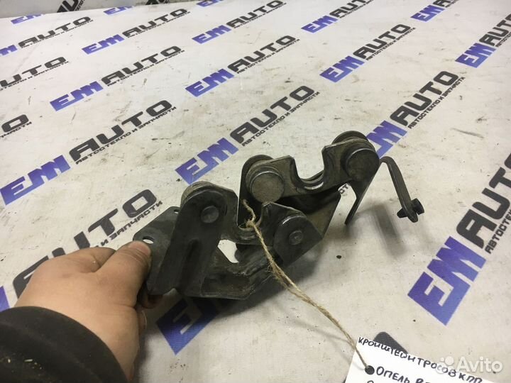 Кронштейн троссов кпп Опель Вектра С
