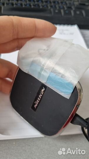 Беспроводная зарядка в авто Nillkin