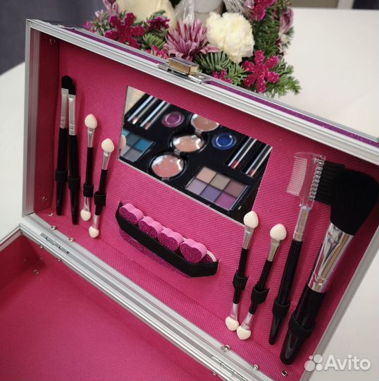 Набор косметики детской в чемодане