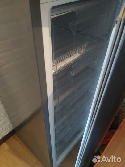 Продам морозильную камеру