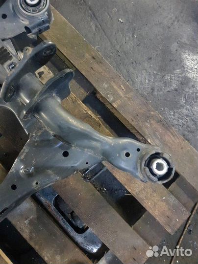 Подрамник задний Land Rover Range Rover Velar