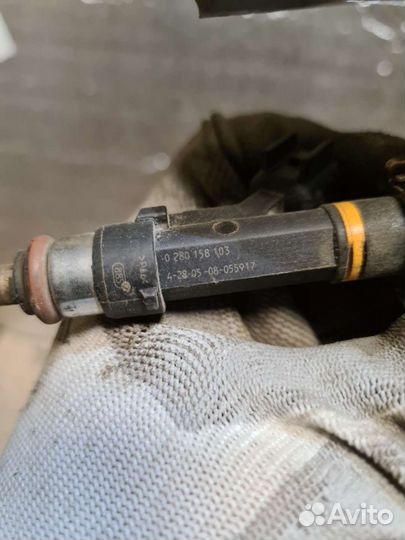 Топливная рампа с форсунками Mazda 3 6 GH 2.0