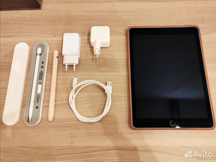 Планшет Apple iPad Pro 9.7 (А1673 ) с комплектом