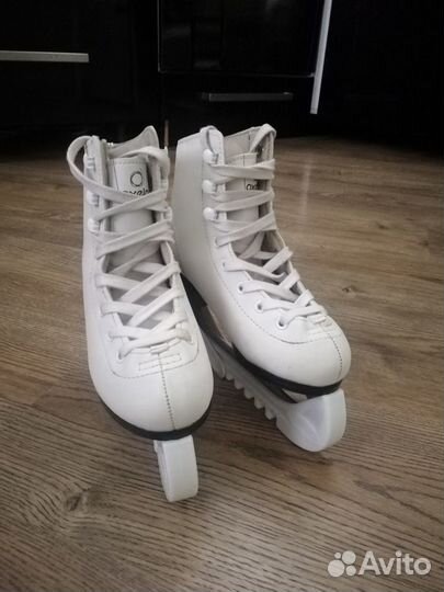Коньки фигурные 30 и 32 размер