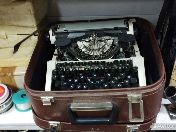 Печатная пишущая машинка