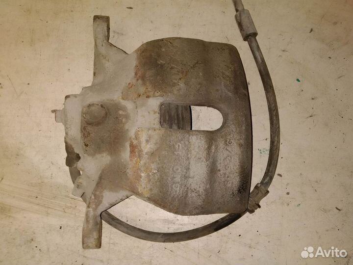 Суппорт передний правый Skoda Octavia A7 5E Golf 7