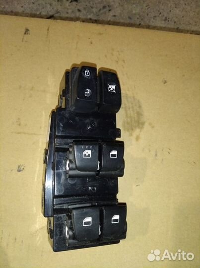 Кнопки стеклоподъемника на Solaris 2017-2020