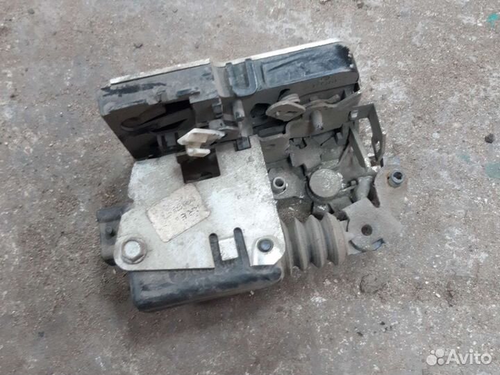 Замок задней двери renault logan