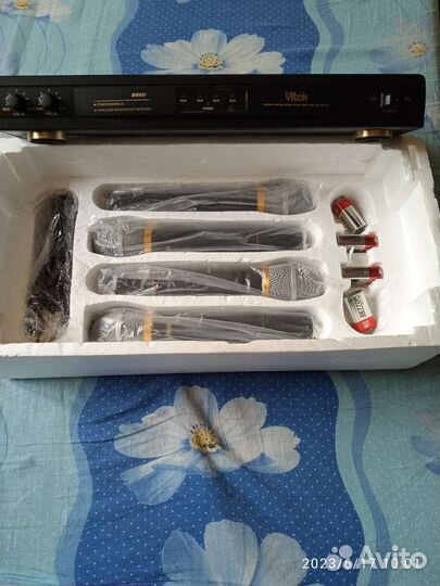 Профессиональный беспроводной микрофон