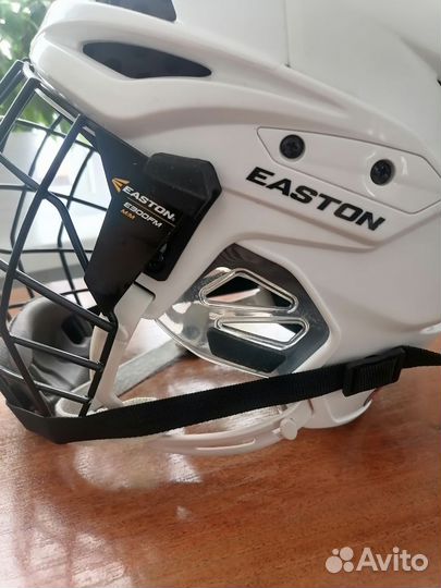 Хоккейный шлем