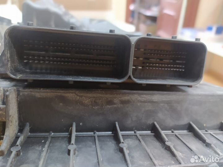 Блок управления двигателем Volvo s40 30650677