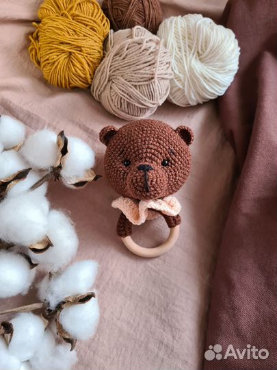 Вязаные игрушки-погремушки ручной работы