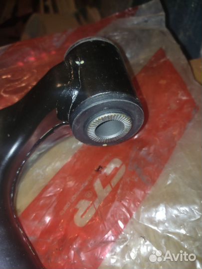 Левый рычаг toyota corolla