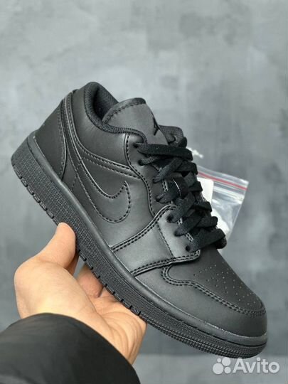 Кроссовки Nike Air Jordan 1 Low Triple Black