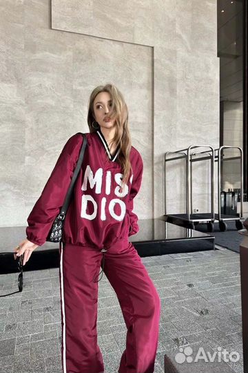 Костюм женский