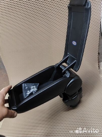 Подлокотник