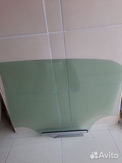 Стекло заднее правое Toyota corolla