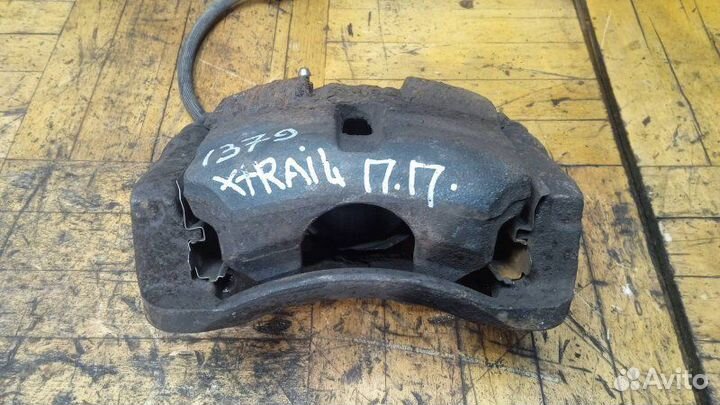 Суппорт передний правый Nissan X-Trail T31 2.0