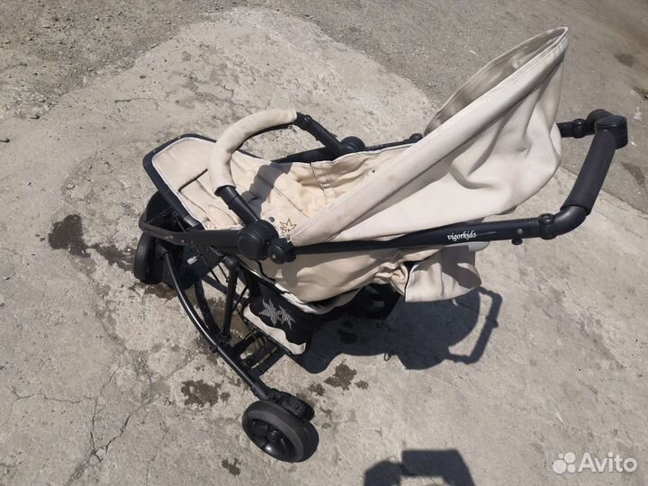 Прогулочная коляскарцншр