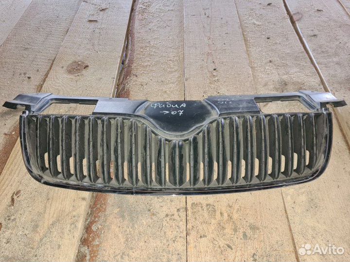 Решетка радиатора передняя Skoda Fabia 5J 2009
