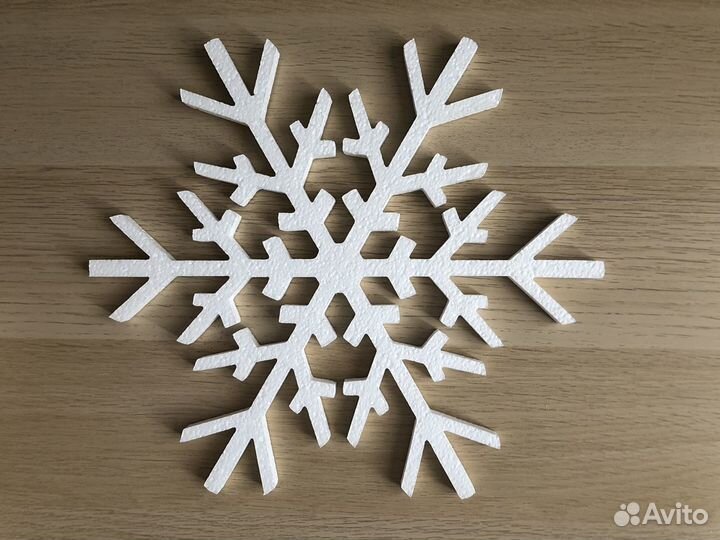 Снежинки из пенопласта
