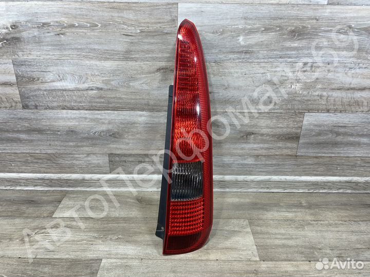 Фонарь задний правый Ford Fusion (2002-2005)