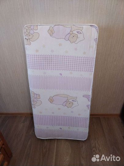 Детская кровать с продольным маятником