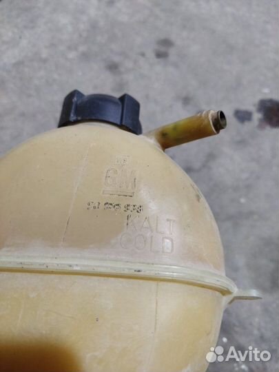 Бачок расширительный Opel Kadett универсал 1.6I