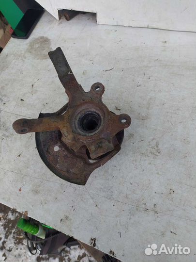 Кулак пер-лев Nissan Almera Classic B10 06-12