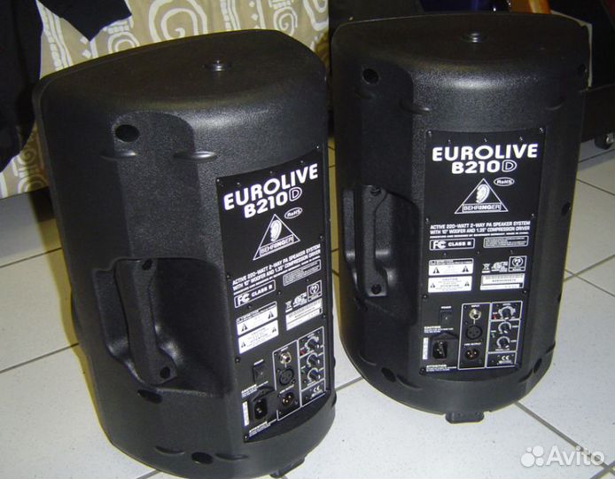 Behringer B210D - Активная акустическая система