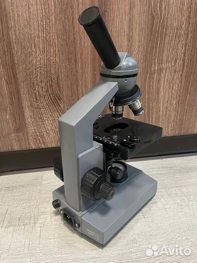 Микроскоп Levenhuk 320 base