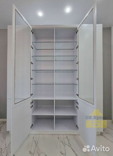 Шкаф с зеркалом