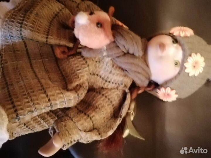 Кукла фарфоровая