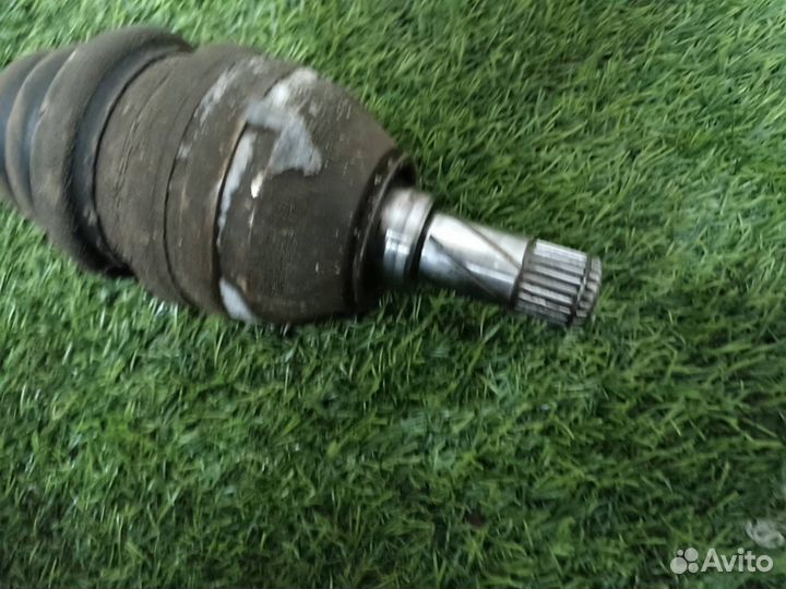 Полуось (привод) передний левый Opel Zafira B