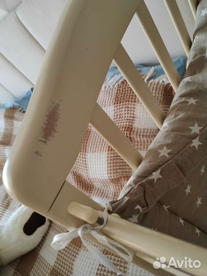 Детская кроватка с маятниками