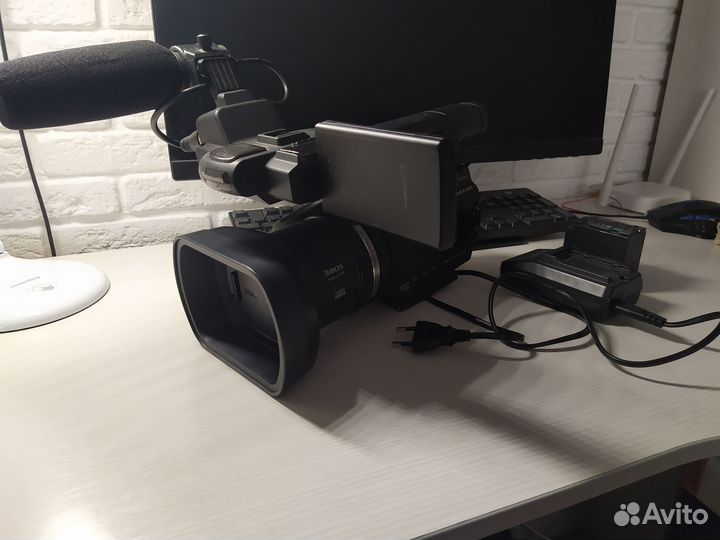 Профессиональная видеокамера Panasonic AG-AC90EN