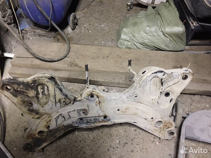 Продам подрамник suzuki swift