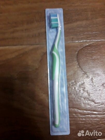 Зубная щетка