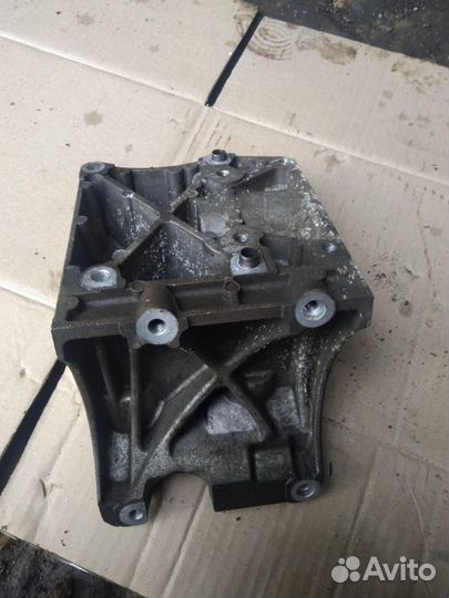 Кранштейн кондиционера Форд Фокус 2 1.6