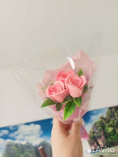 Мини букетики из роз и тюльпанов