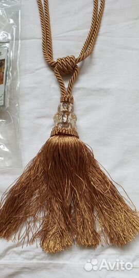 Подхват с кисточкой для штор