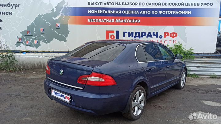 Кожух рулевой колонки верхний Skoda Superb 2 3T085