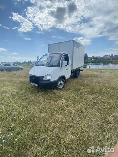 Водитель с личной газелью