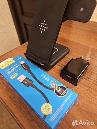 Беспроводная зарядка 3 в 1