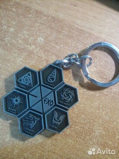 Брелок с логотипом EXO